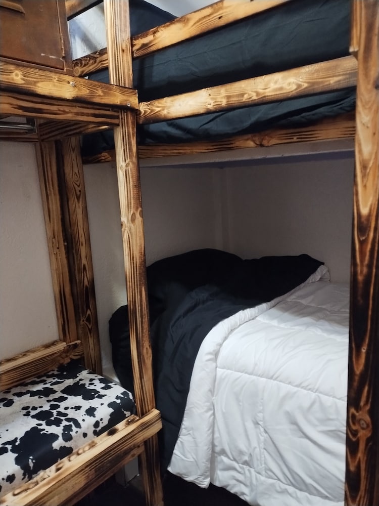 Basic Shared Dormitory #3 - Male Dorm