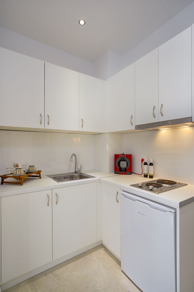 Deluxe Apartment with Hot Tub - Photo 2