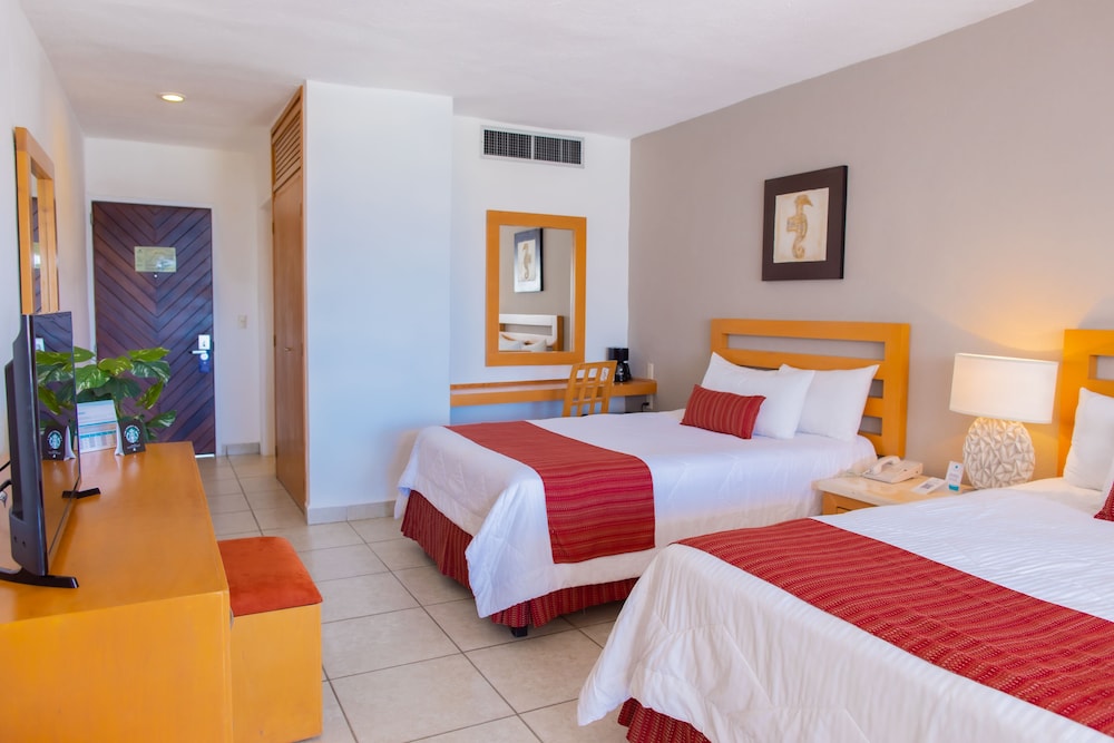 Club Room, 2 Double Beds, Balcony - Photo 3