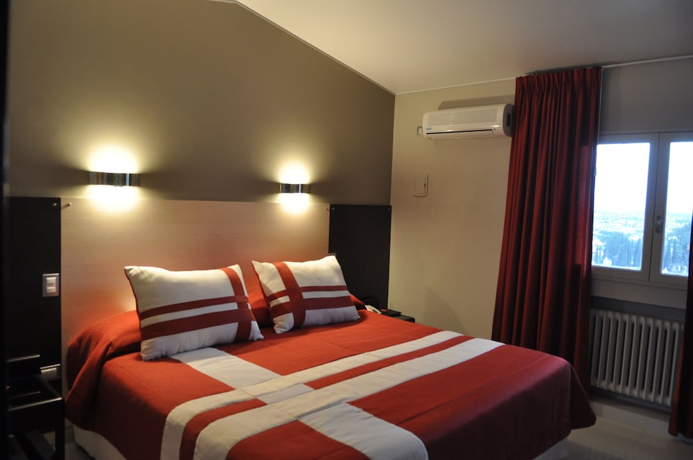 Superior Room, 1 Queen Bed photo 2