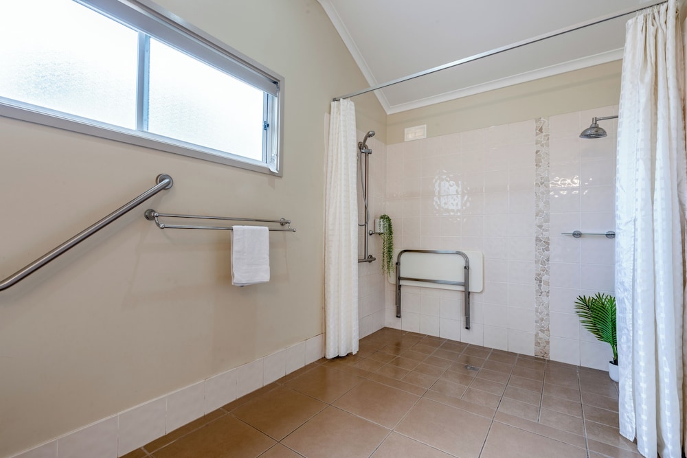 Deluxe Cabin, Mobility Accessible, Non Smoking - Photo 10