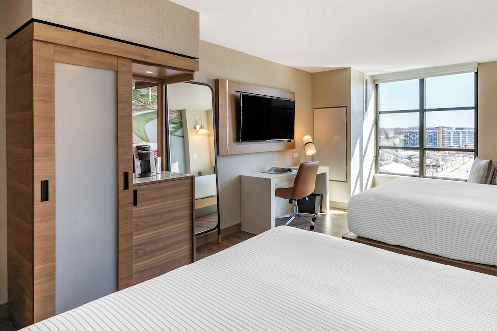 Deluxe Quadruple Room, 2 Queen Beds, Accessible, Non Smoking - Photo 2