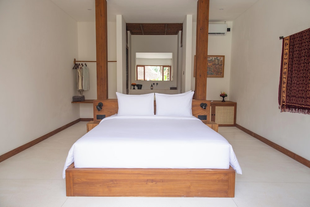 Classic Double Room, Pool View