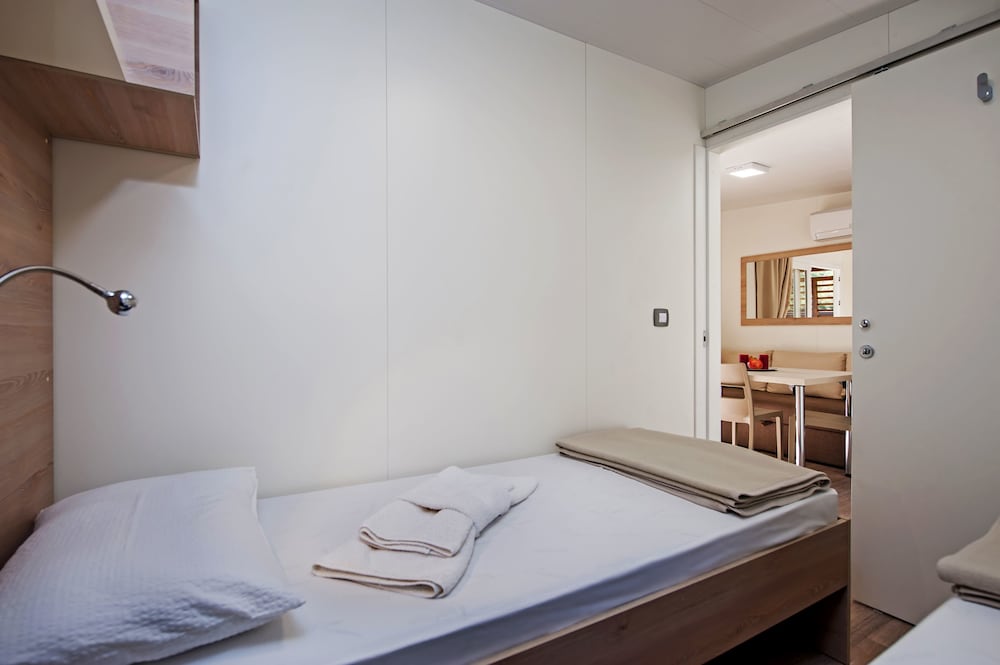 Premium Mobile Home, 2 Bedrooms, Terrace, Garden Area