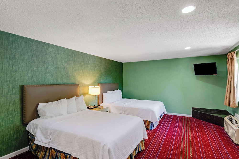 Room, 2 Queen Beds, Non Smoking - Photo 4