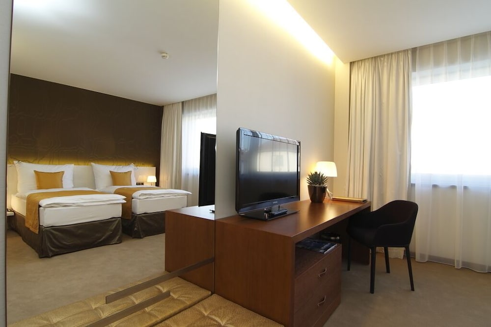 Standard Double or Twin Room photo 3