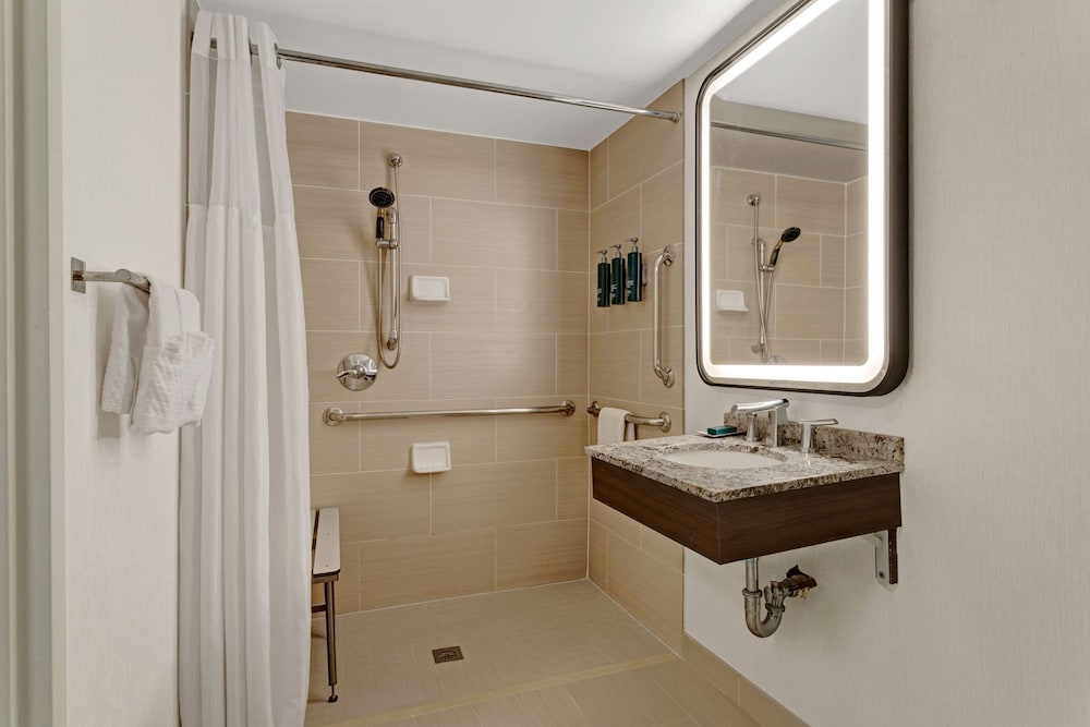 Room, 2 Queen Beds, Accessible (Mobility, Roll-In Shower) photo 2