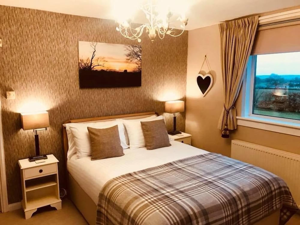 Deluxe Double Room, 1 King Bed, Ensuite, Garden View photo 2