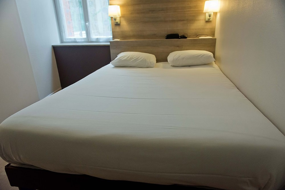 Room, 2 Bedrooms, 2 Bathrooms (Adjoining) - Photo 1