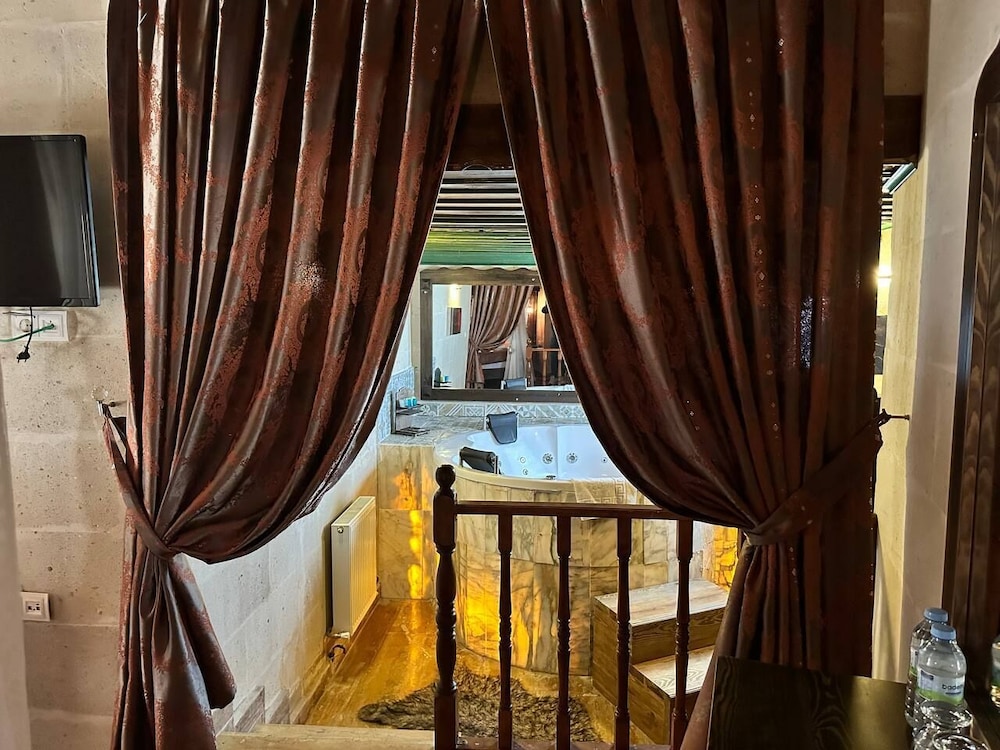 Deluxe Room - Photo 15