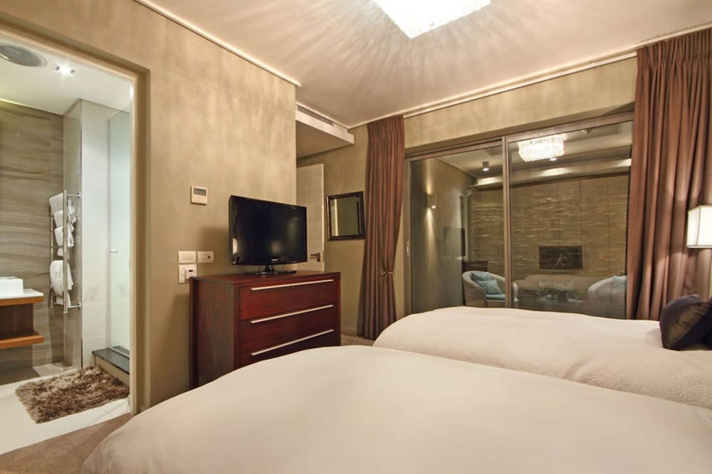 Three-Bedroom Exclusive Penthouse - Photo 28