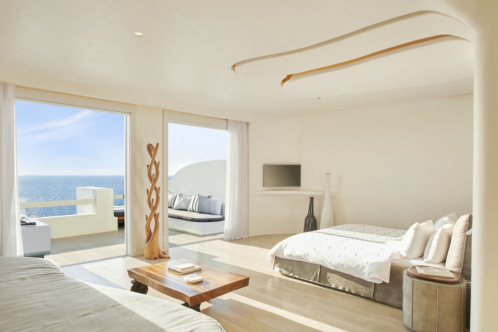 SUITE WITH HOT TUB