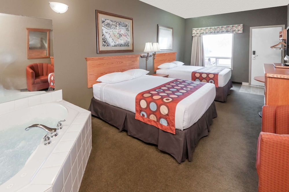 Suite, 2 Queen Beds - Photo 4