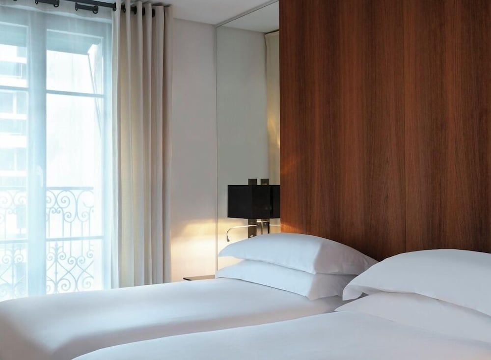 Room, 2 Twin Beds (View)
