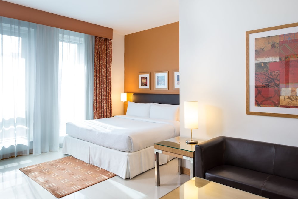 Studio, 1 King Bed, Non Smoking - Complimentary Shuttle Service to Dubai Mall and Kite Beach — photo 6