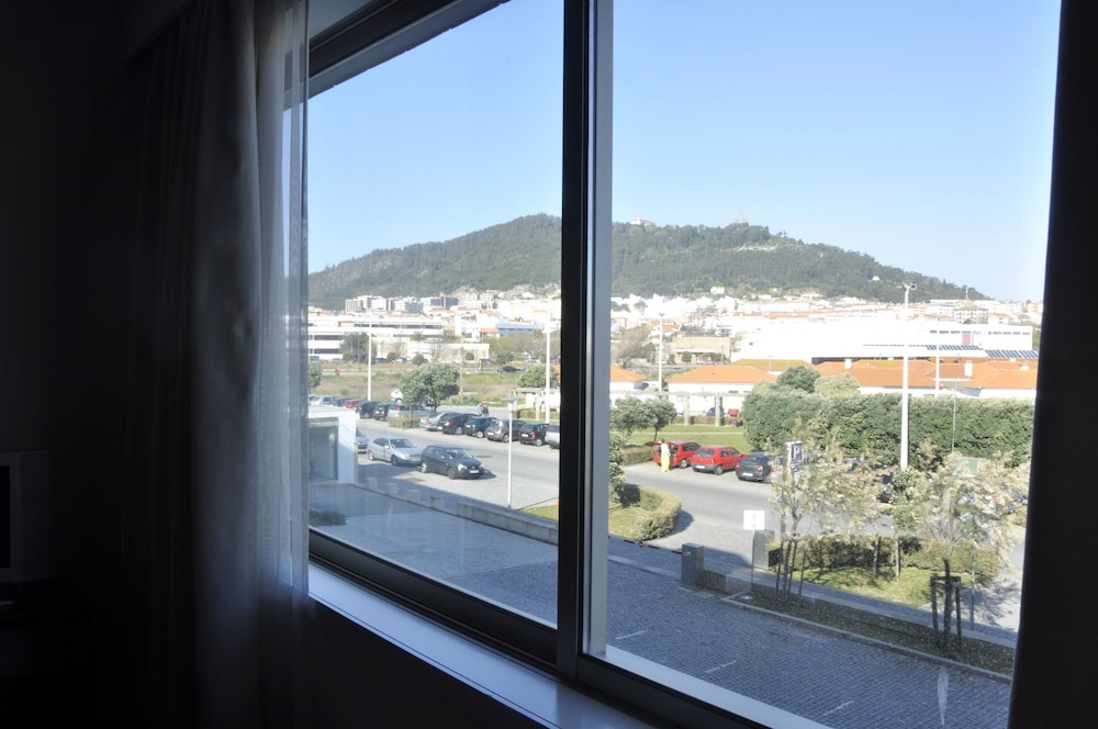 Double or Twin Room, Mountain View - Photo 5