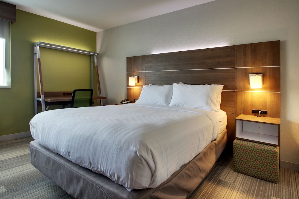 Room, 1 Queen Bed, Accessible (Communications/Mobility Accessible) - Photo 5
