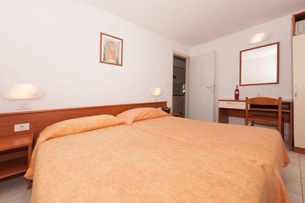 Standard Apartment, 1 Bedroom, Terrace, Garden View photo 2