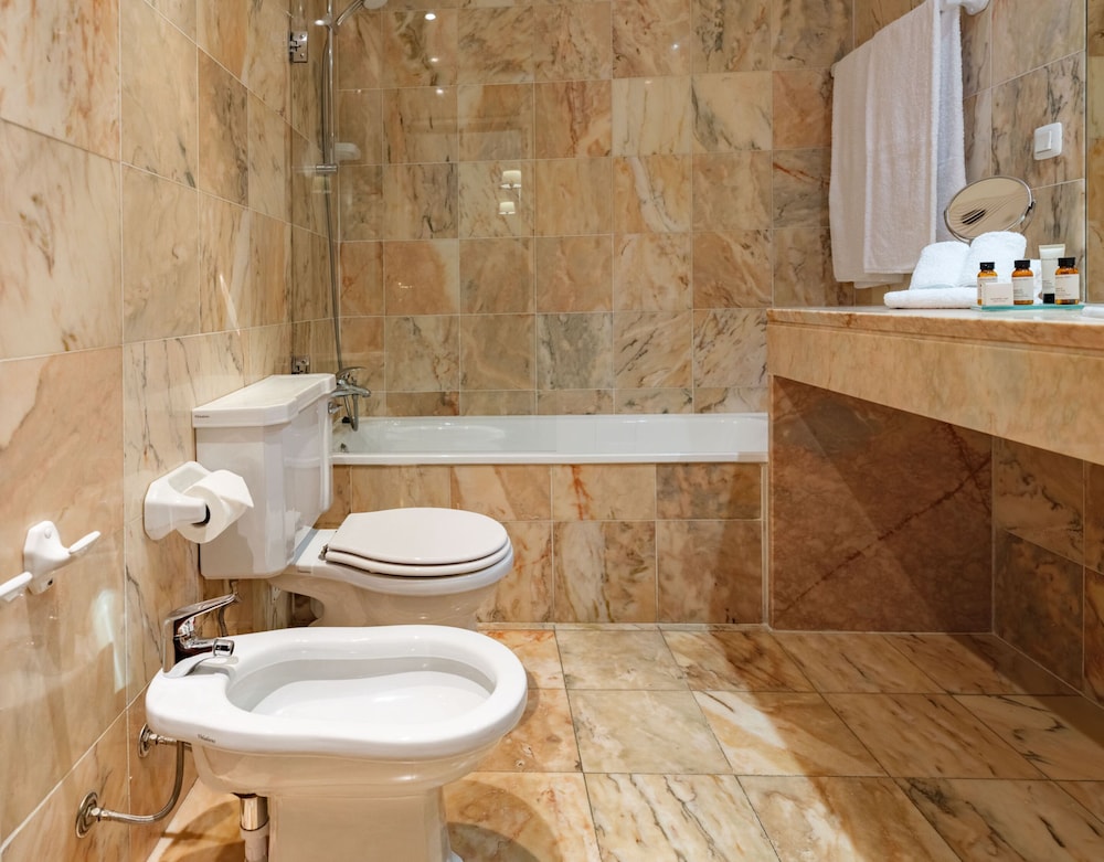 Classic Double or Twin Room - Photo 8