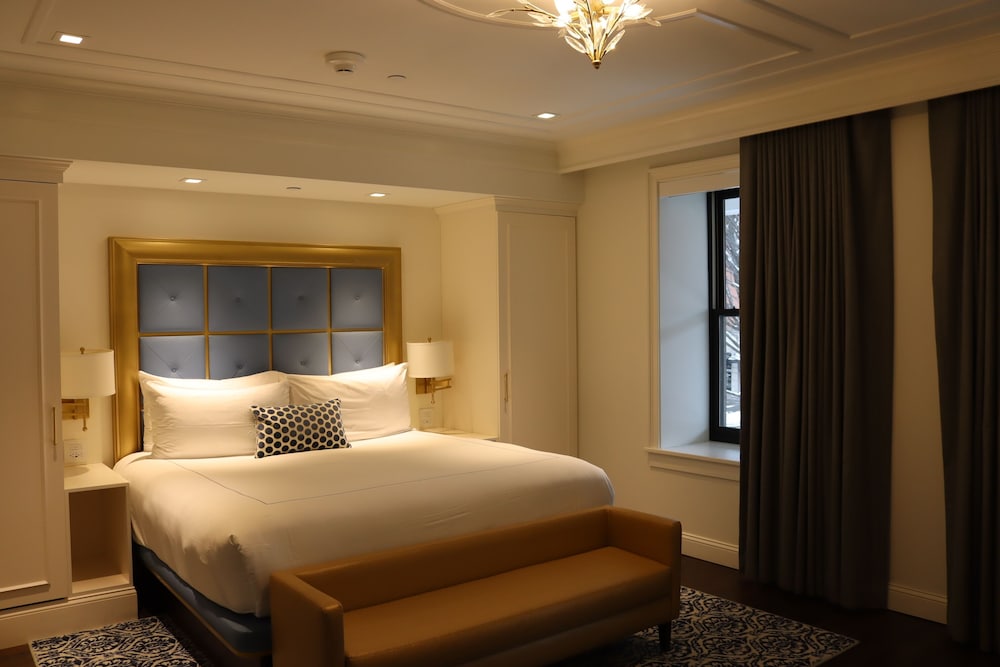 Room (Rip Van Dam)