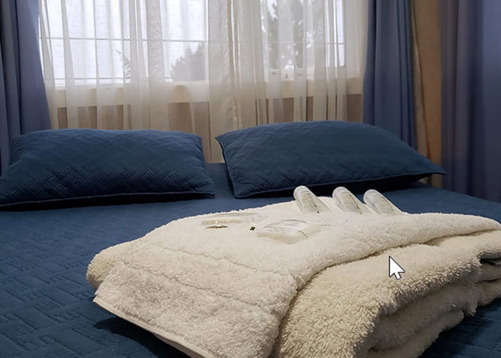 Standard Room, 1 Double Bed, Shared Bathroom, Partial Ocean View photo 1