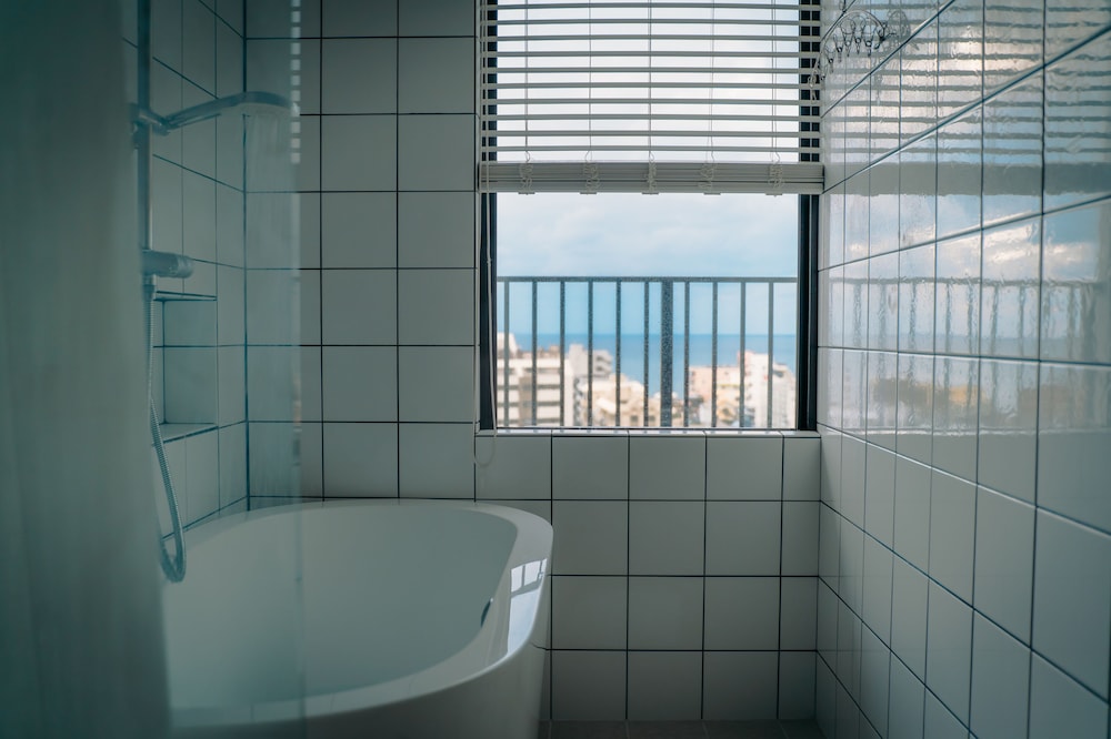 Design Twin Room, Non Smoking, Ocean View - Photo 10