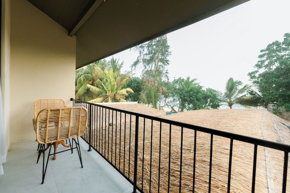 Deluxe Double Room, Balcony, Beach View