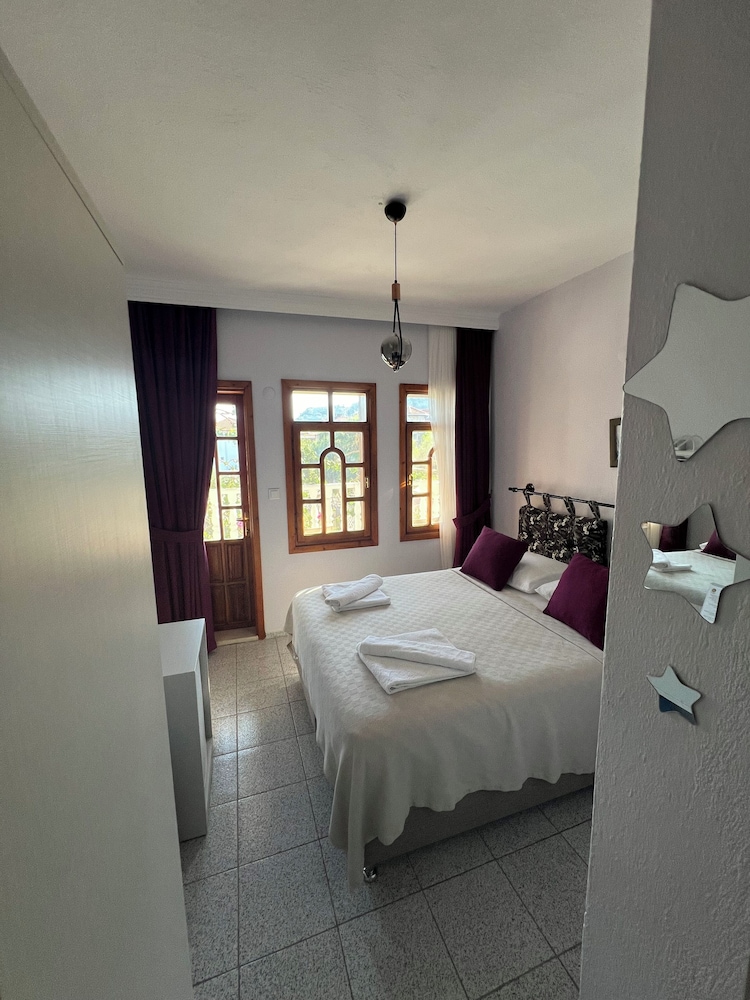 Standard Double Room - Photo 7