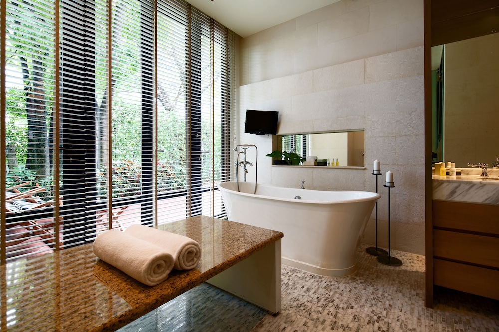 Villa, 1 King Bed (Garden) thumbnail 5