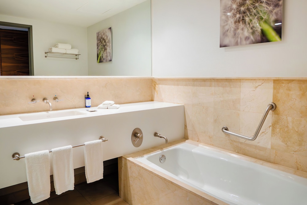 Suite, 1 King Bed, Non Smoking - Photo 4