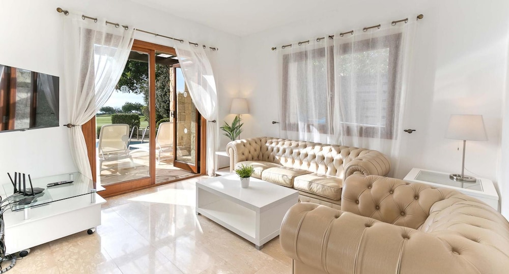 Villa photo 1