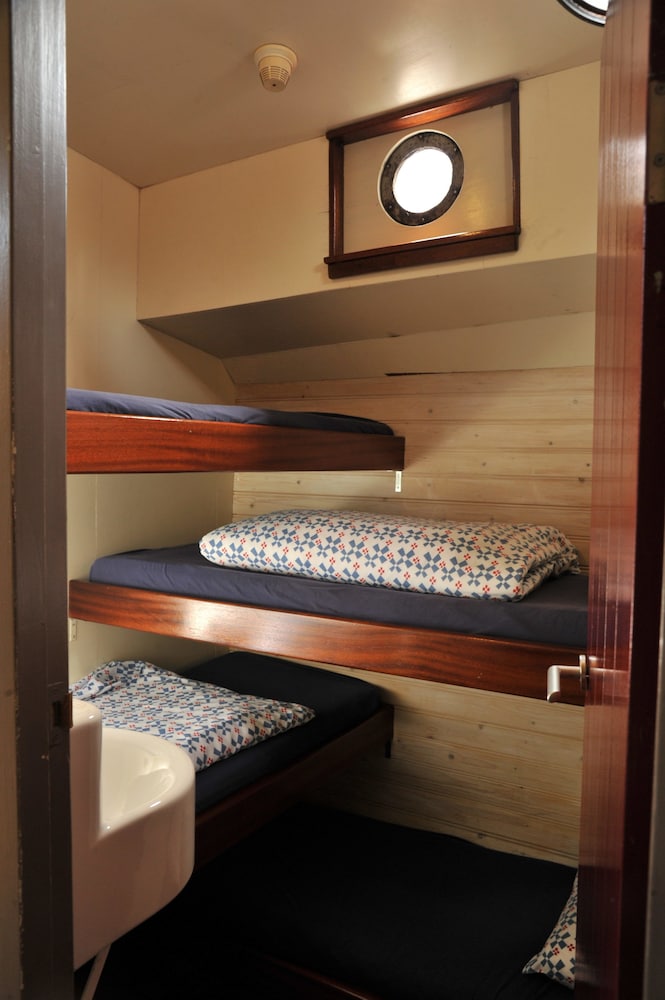 Twin Room, Shared Bathroom photo 1