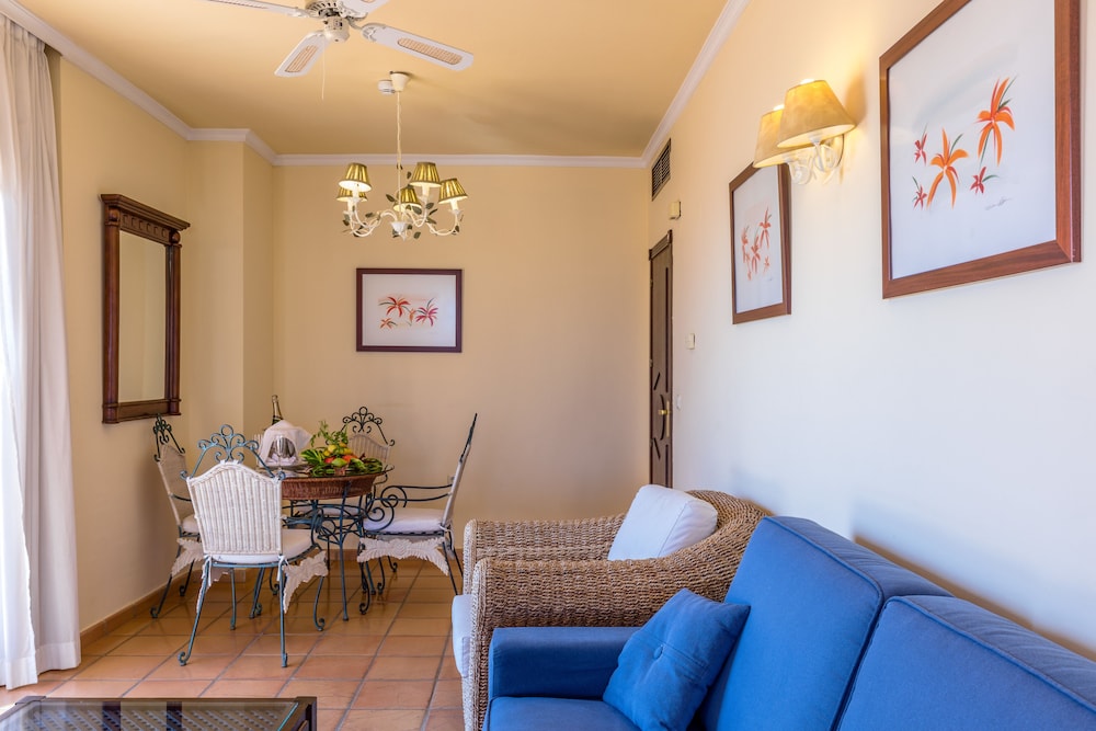 Suite, 1 Bedroom, Sea View - Photo 5