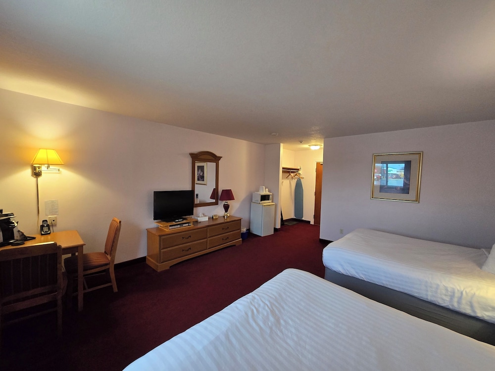 Room, 2 Queen Beds, Non Smoking (North Section)