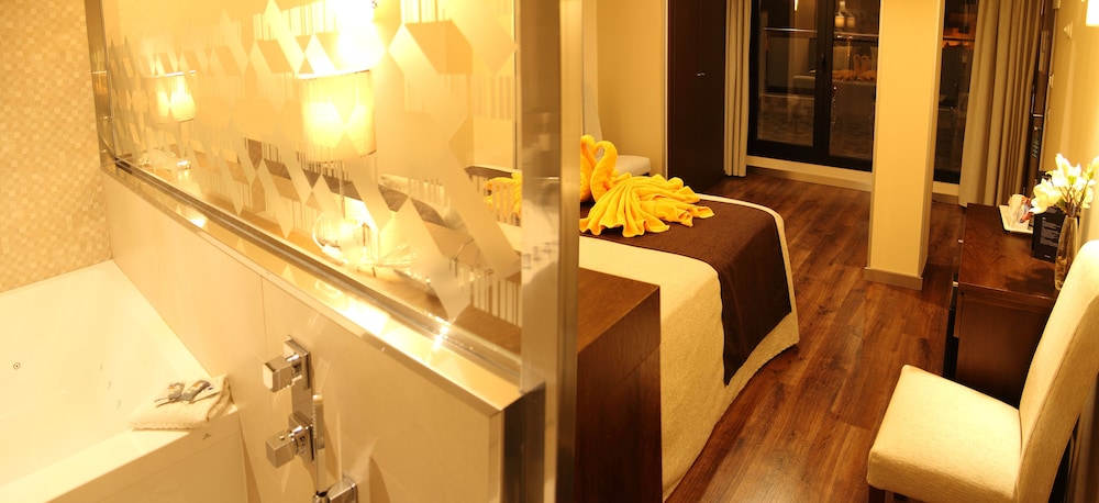 Premium Double Room, Jetted Tub (519520) - Photo 12