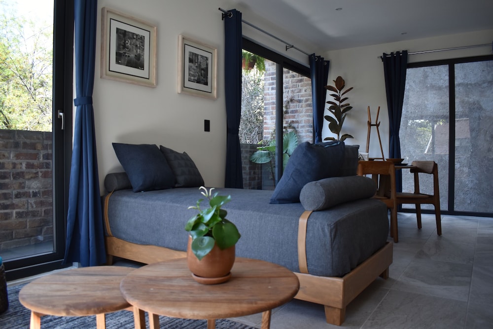 Standard Suite, 1 Queen Bed with Sofa bed, Corner