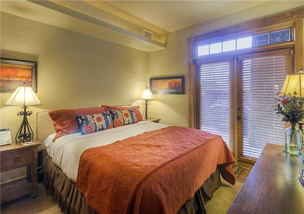 Condo, 1 King Bed with Sofa bed (5114 Emerald Lodge, Trappeur's Crossi) photo 1