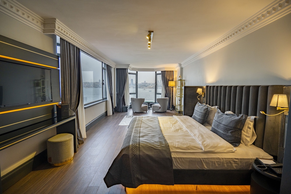 Suite With Seaview And Jacuzzi photo 3