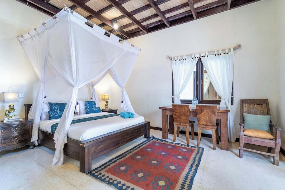 4 Bedrooms, Separate Entrances Beachfront Group Stay - Photo 7