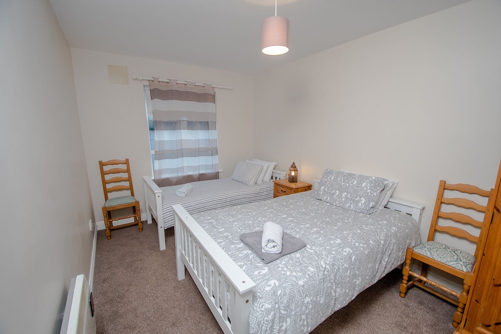 Elegant Two Bedroom Apartment With Beach Views photo 1