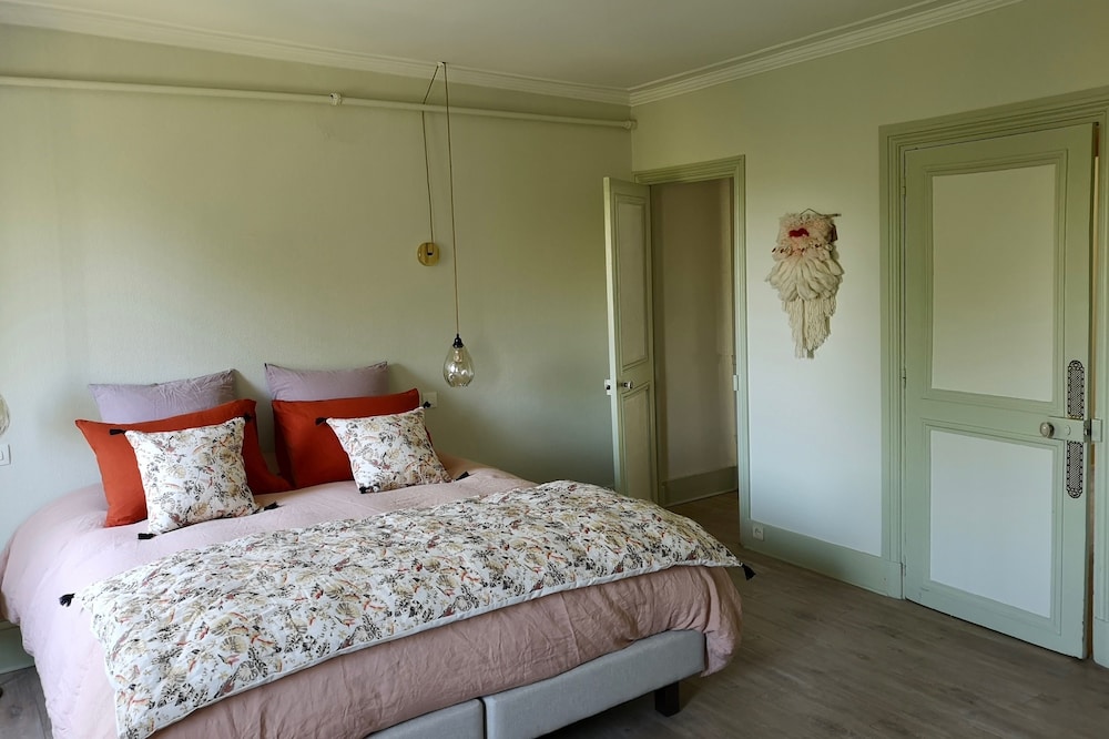 Room (Adele) photo 1