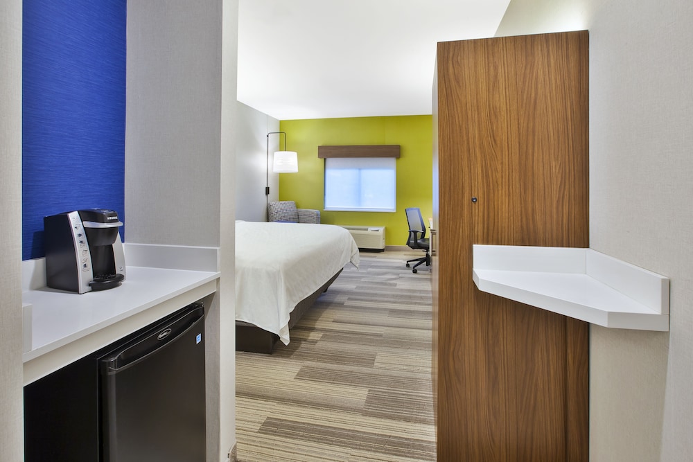Standard Room, 1 King Bed - Photo 7