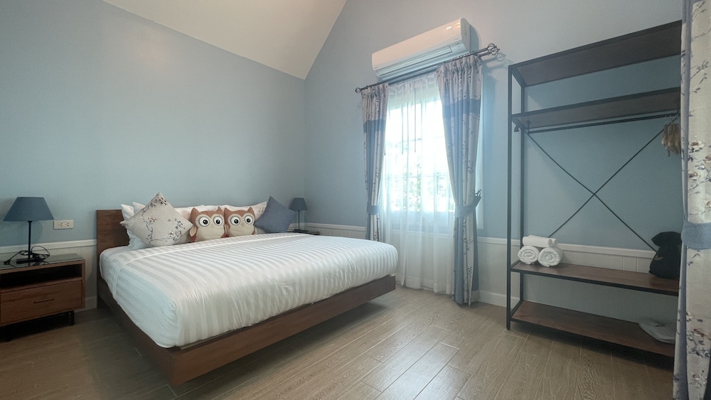 Family Room, 3 Bedrooms, Balcony - Photo 10