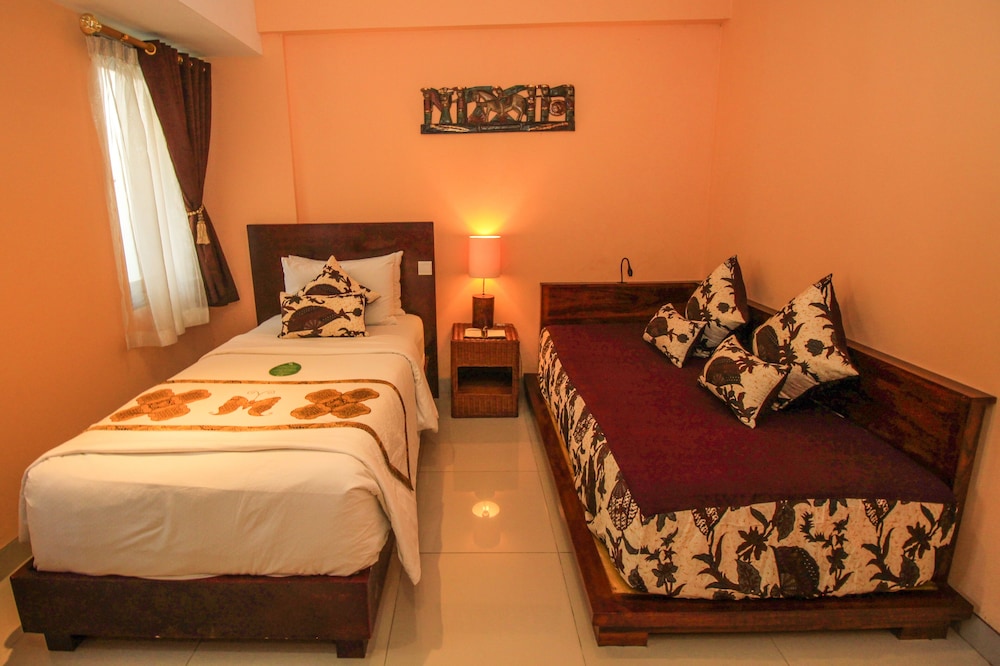 Two Bedroom Family Suite - Photo 12