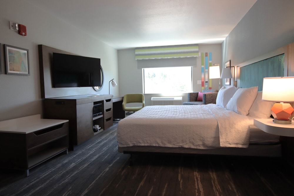Room, 1 King Bed, Accessible, City View (Bathtub) - Photo 1