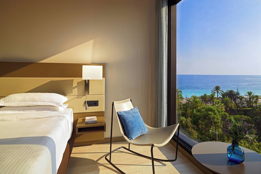 Deluxe Room, 2 Twin Beds, Sea View - Photo 1