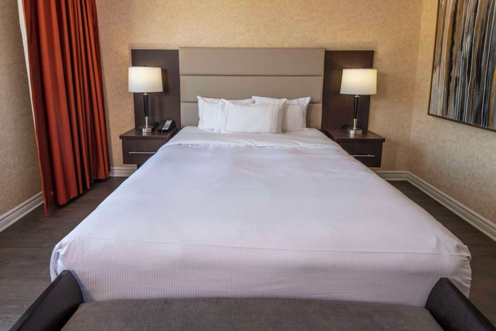 Suite, 1 Queen Bed with Sofa bed, Non Smoking - Photo 6