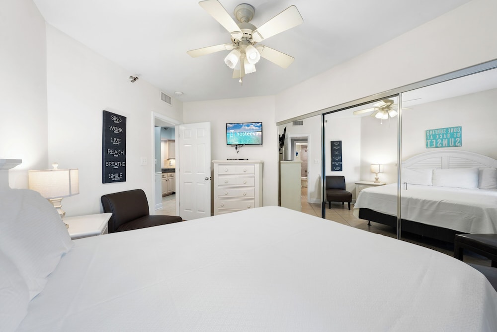 Executive Condo, Balcony, Beach View photo 2