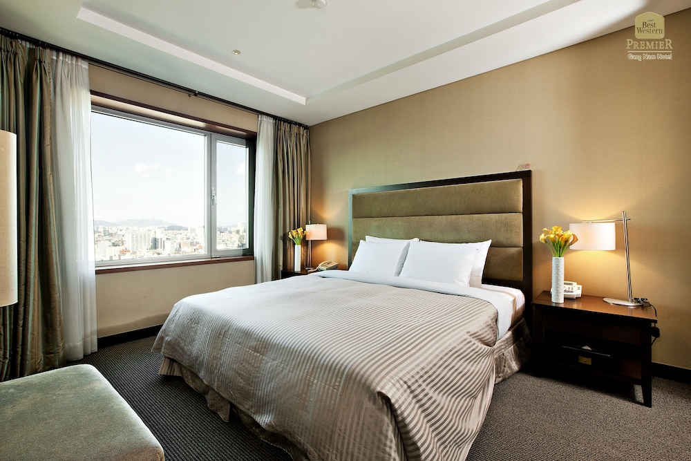 Junior Suite, 1 King Bed - Photo 2