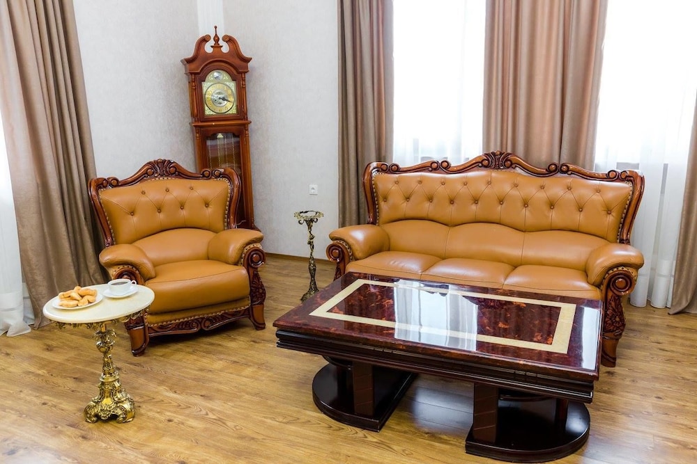 Business Suite, 1 King Bed, City View photo 3